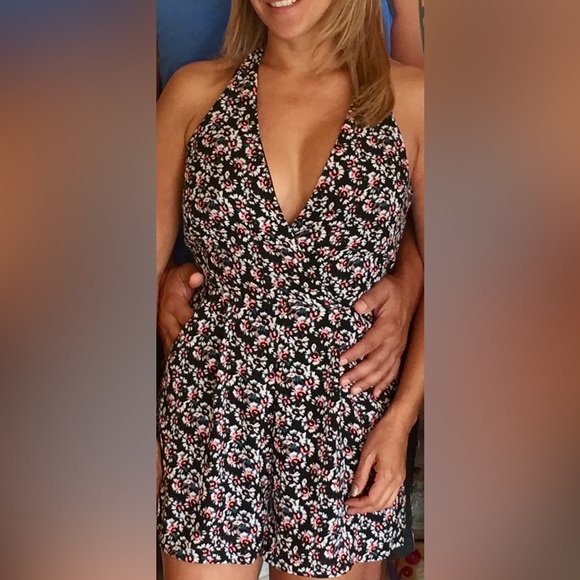 Express Floral Print Romper Shorts with pockets in Size 2 - Picture 9 of 9